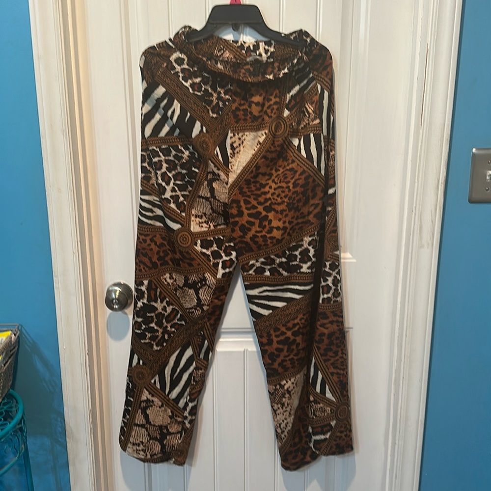 Easel ladies pants size med in good condition